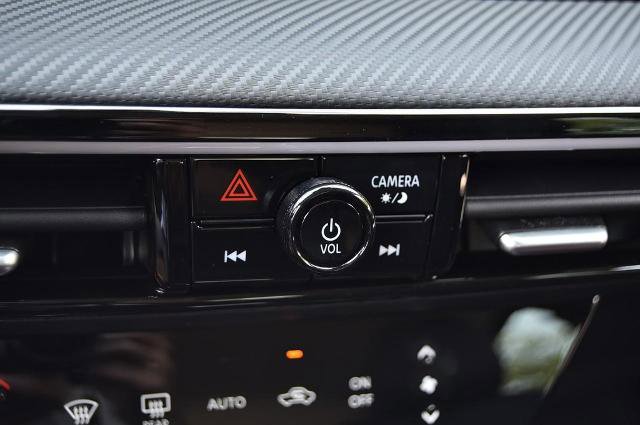 New 2025 Nissan Kicks SR image 16