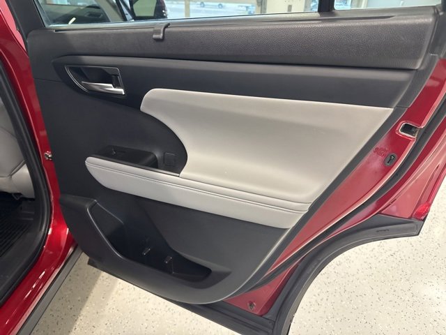 Used 2022 Toyota Highlander XLE image 44