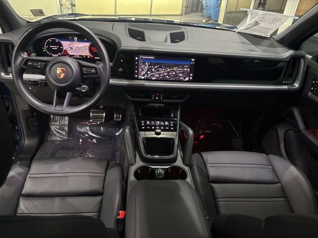 Used 2024 Porsche Cayenne S image 28