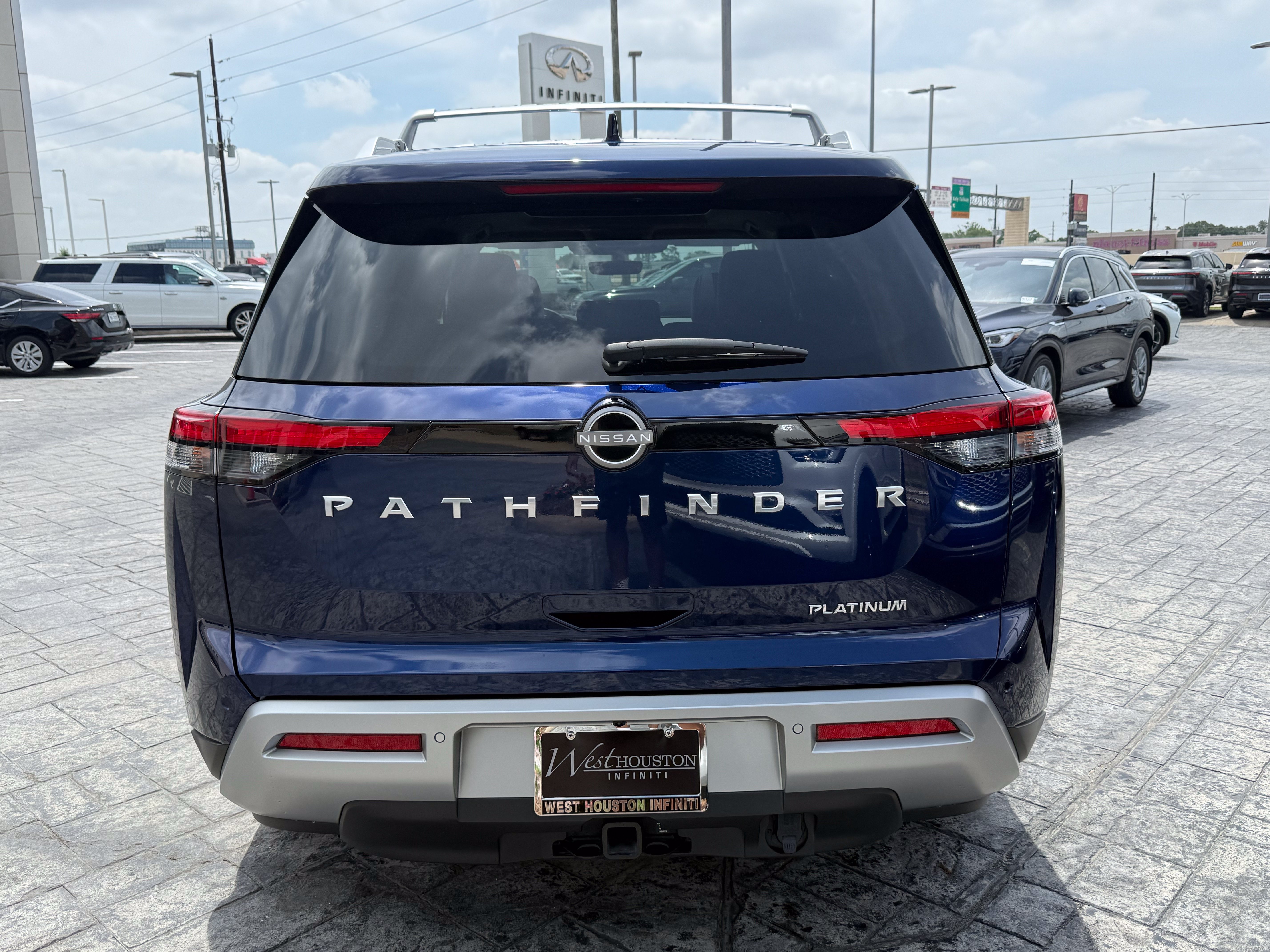 Used 2024 Nissan Pathfinder Platinum w/ Cargo Package FWD image 6