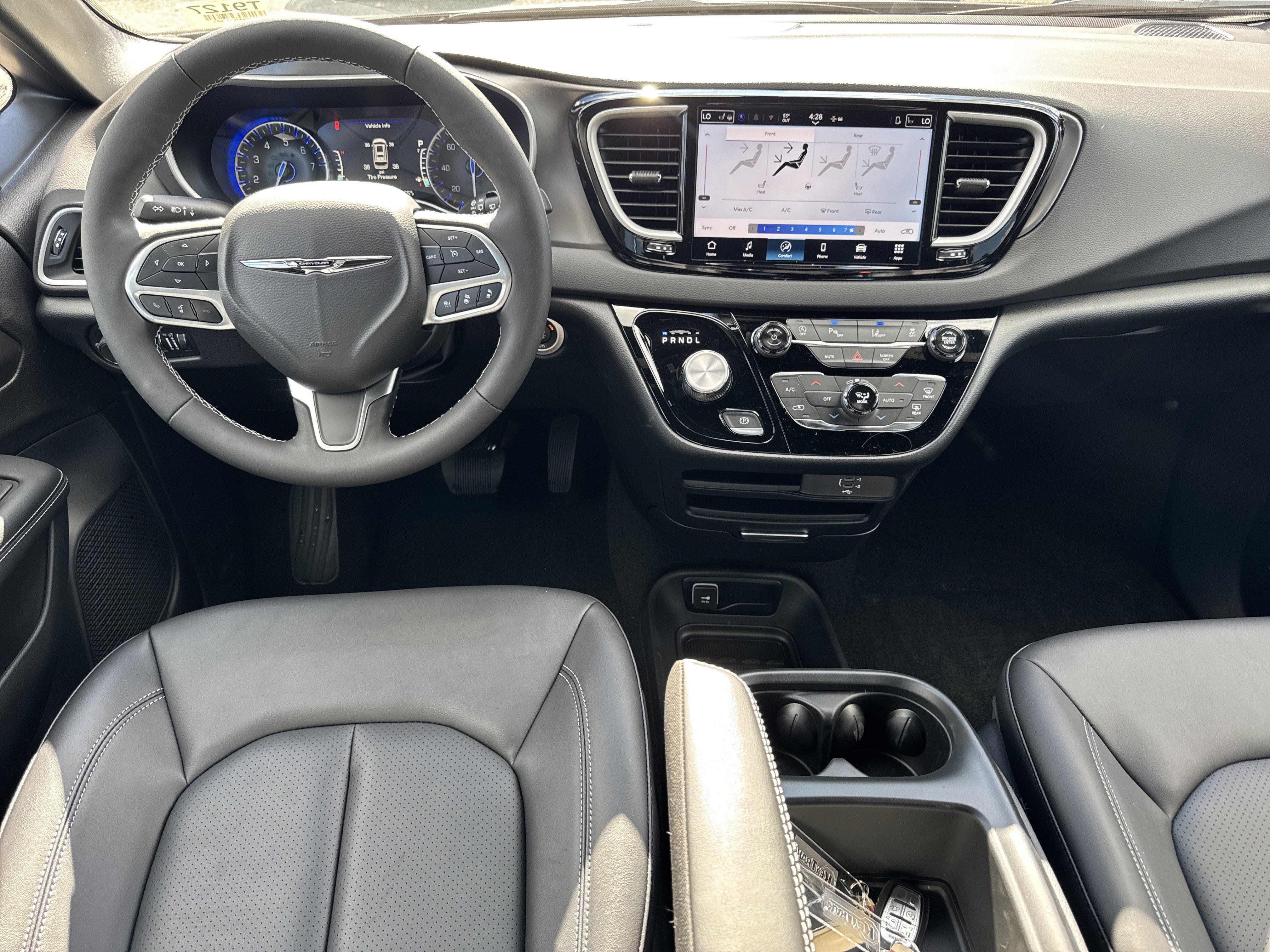 New 2026 Chrysler Voyager LX image 5