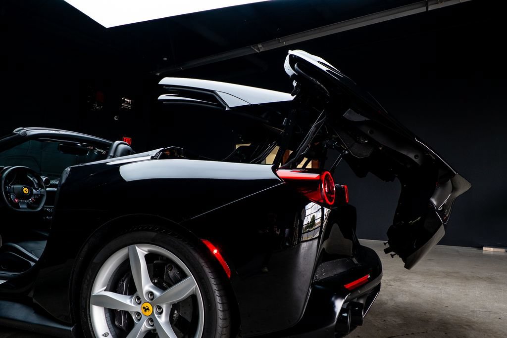 Used 2019 Ferrari Portofino RWD image 34