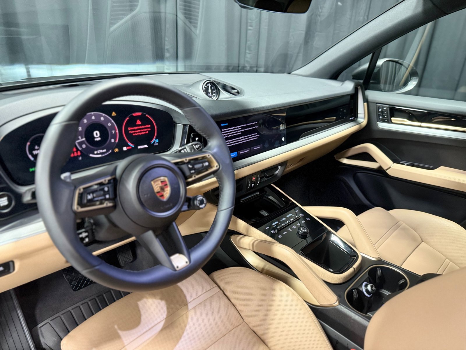 Certified 2025 Porsche Cayenne image 3