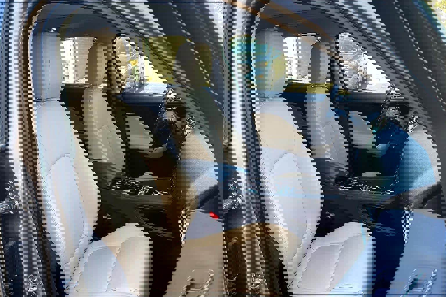 Used 2017 Jaguar F-PACE Premium image 9