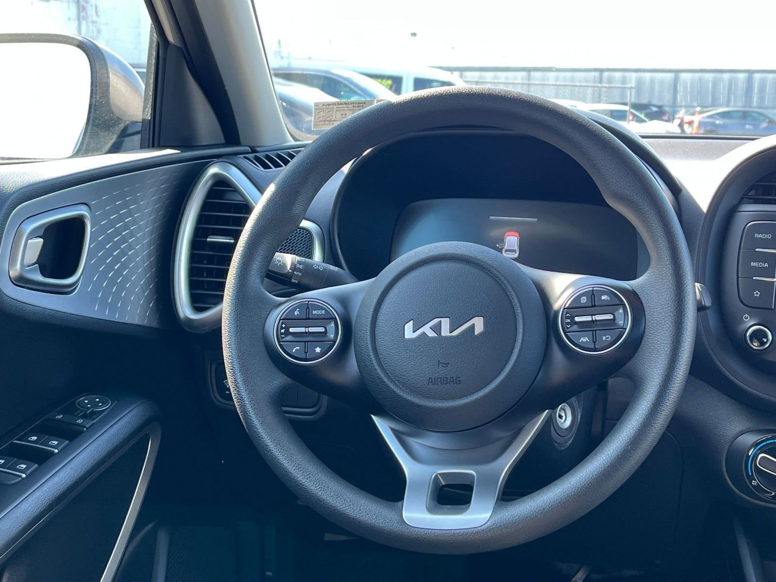 Used 2025 Kia Soul LX w/ LX Technology Package FWD image 26