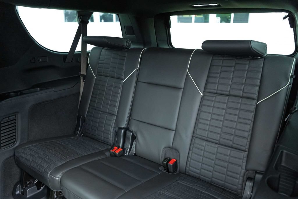 Used 2025 Cadillac Escalade ESV V AWD/4WD image 23