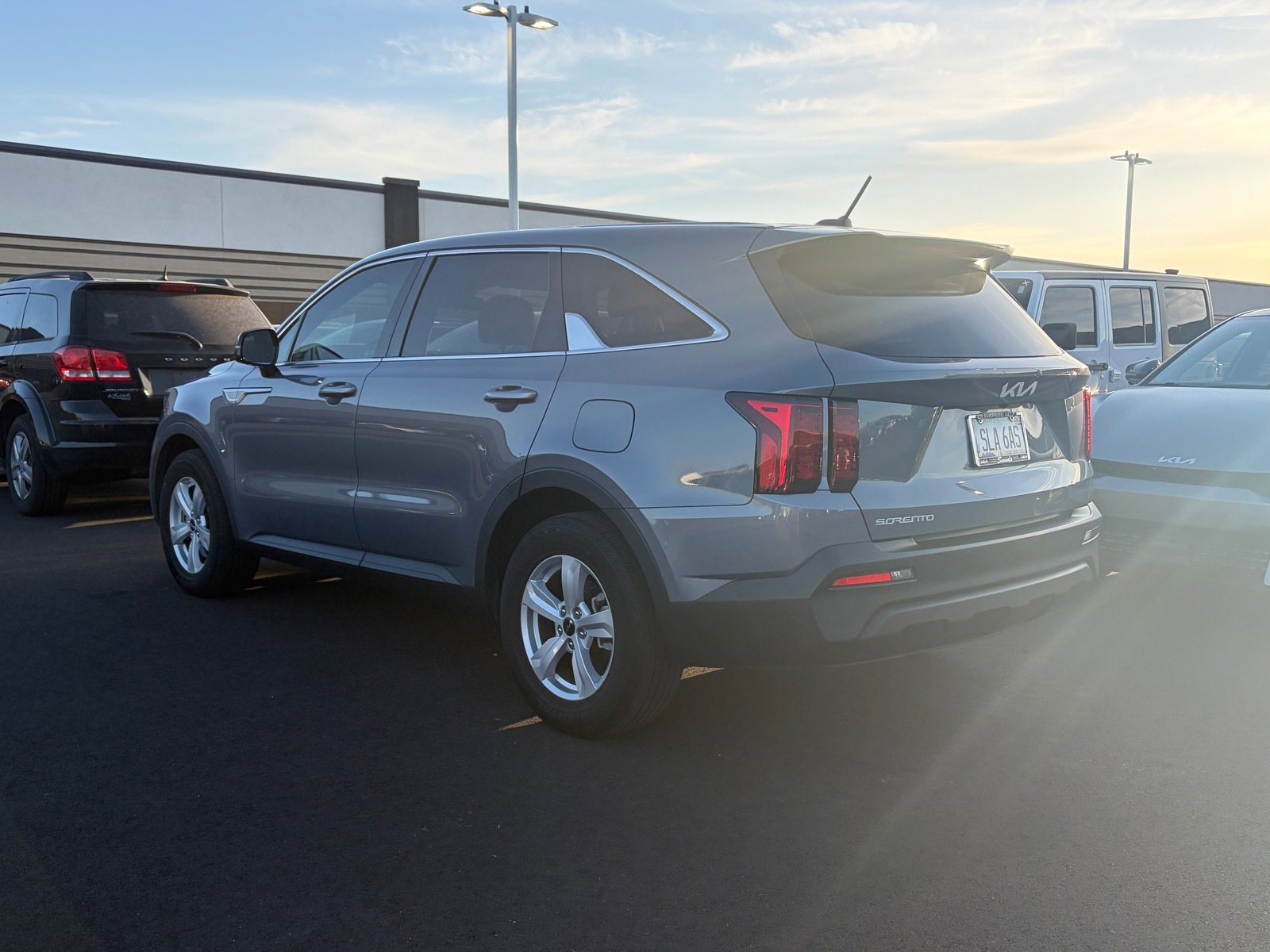 Certified 2023 Kia Sorento LX FWD image 4