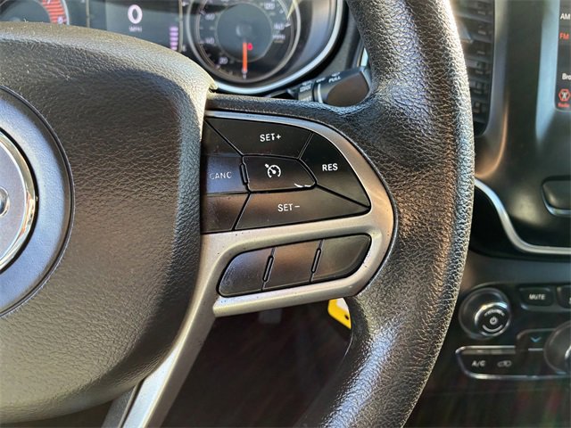 Used 2019 Jeep Cherokee Latitude w/ Popular Appearance Group image 23