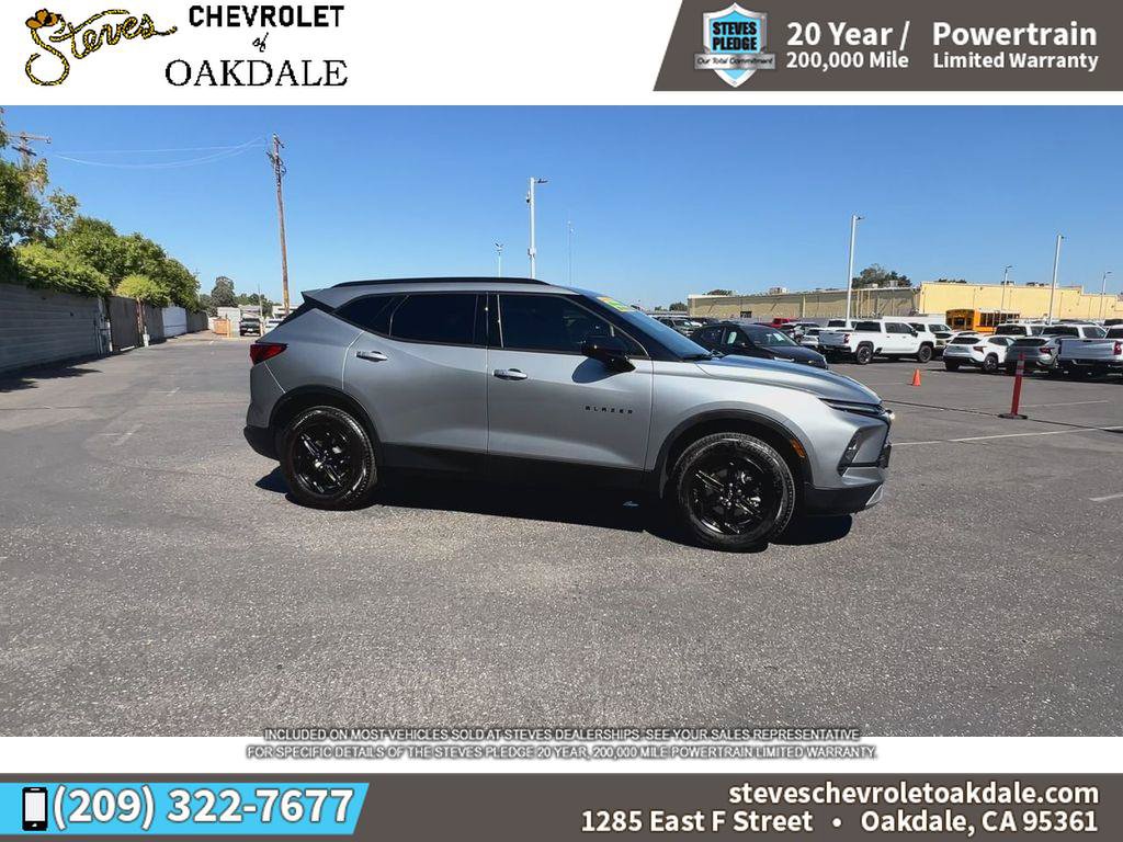Used 2023 Chevrolet Blazer LT w/ Midnight/Sport Edition FWD image 2