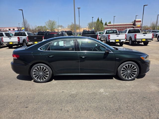 Used 2022 Volkswagen Passat 2.0T FWD image 7