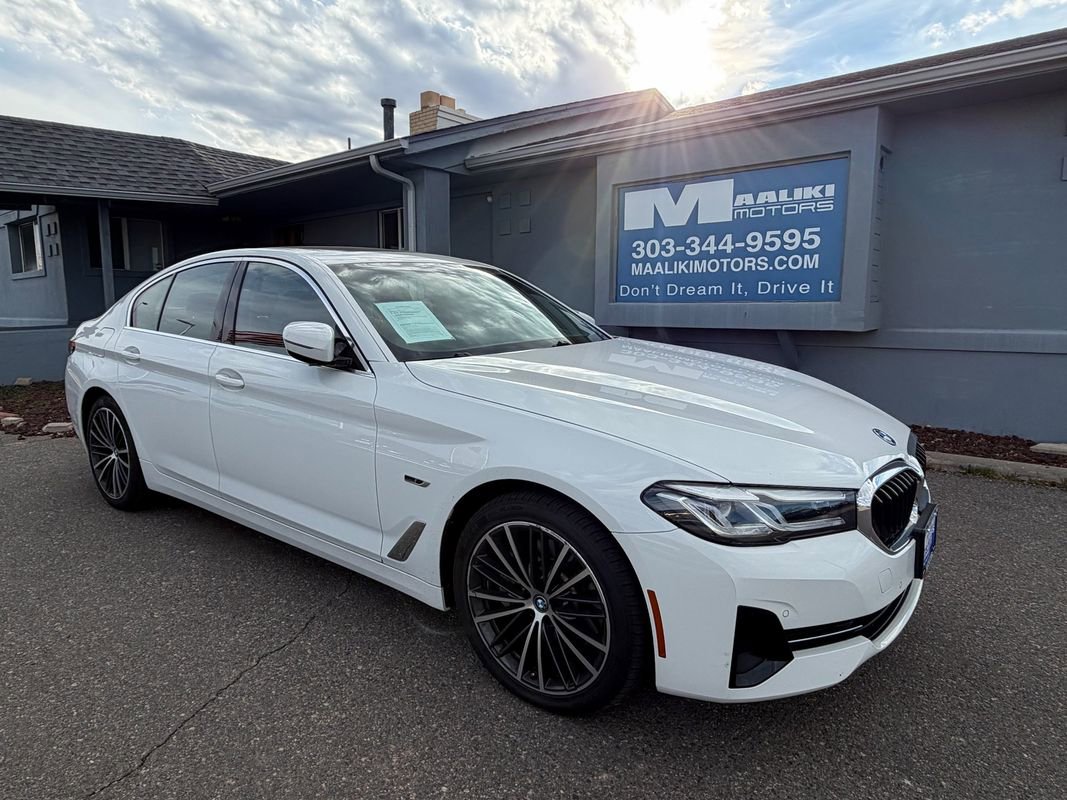Used 2023 BMW 530e xDrive image 1