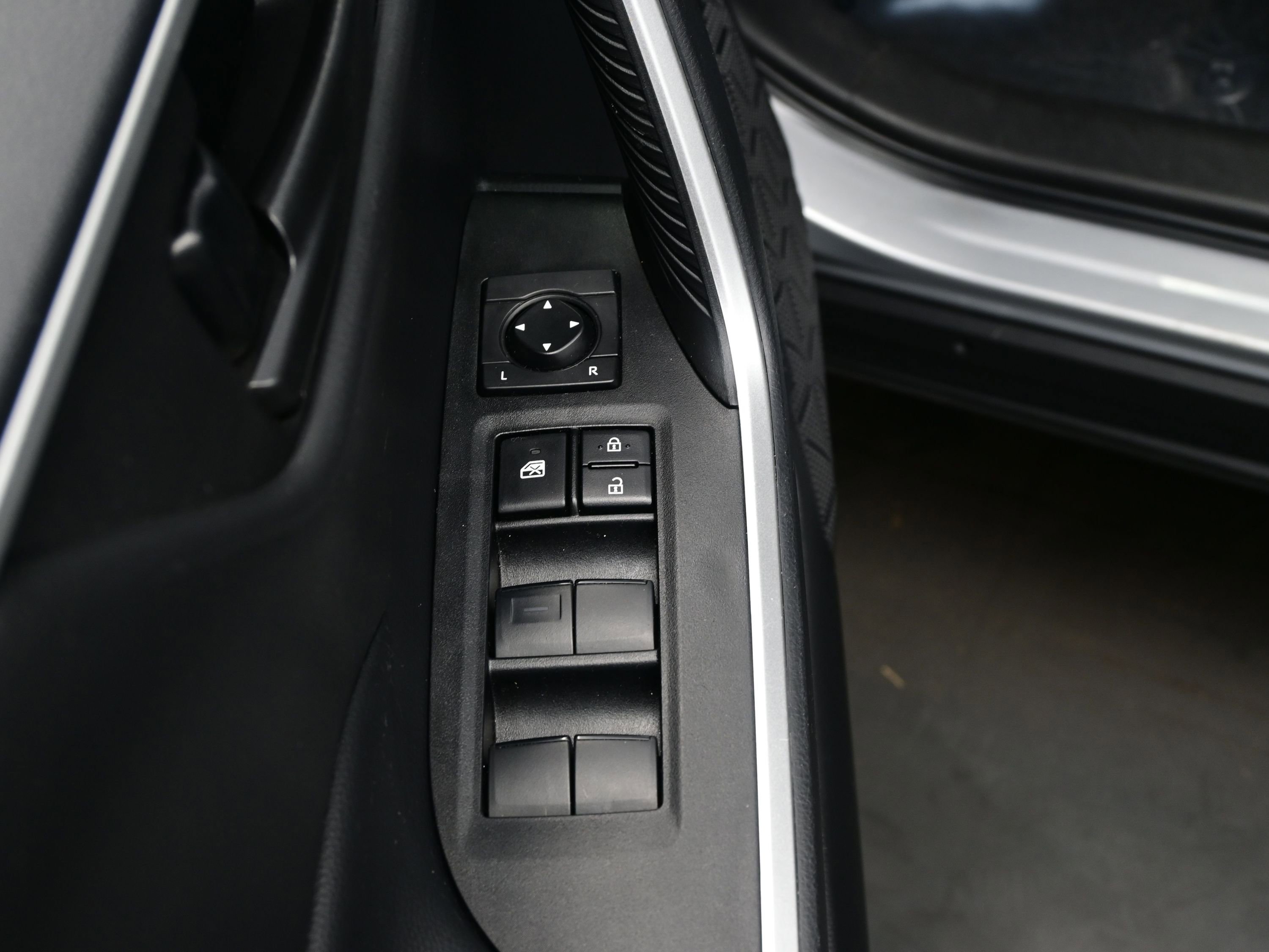 Used 2023 Toyota RAV4 LE image 10