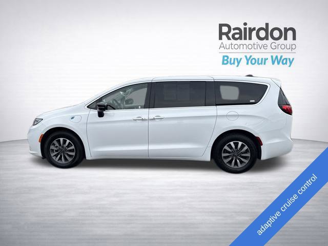 Used 2024 Chrysler Pacifica Limited FWD image 4