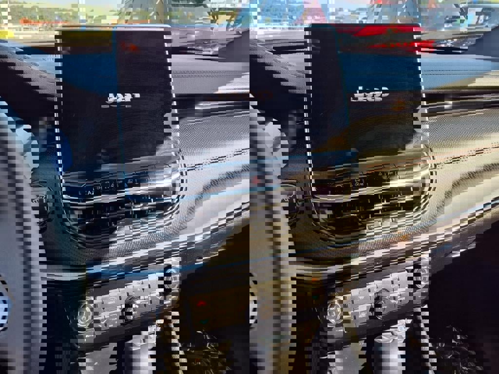 Used 2024 Jeep Compass Trailhawk image 16