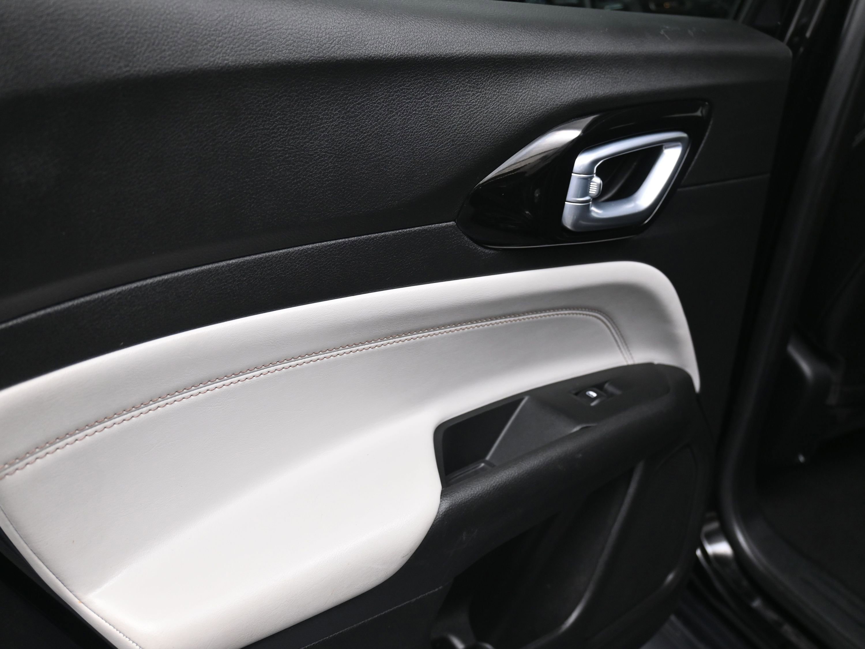 Used 2022 Jeep Compass Limited image 21