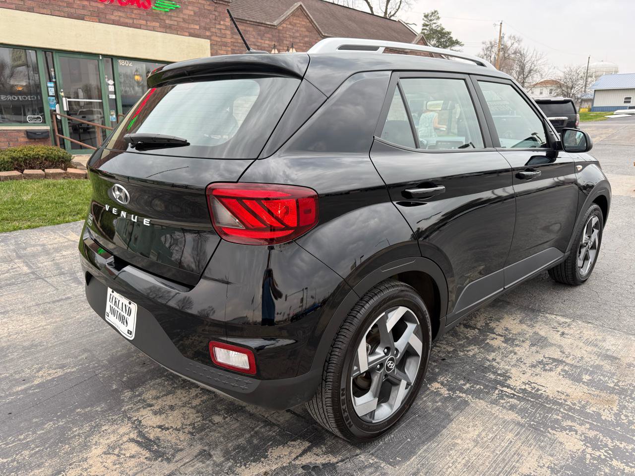 Used 2024 Hyundai Venue SEL image 8
