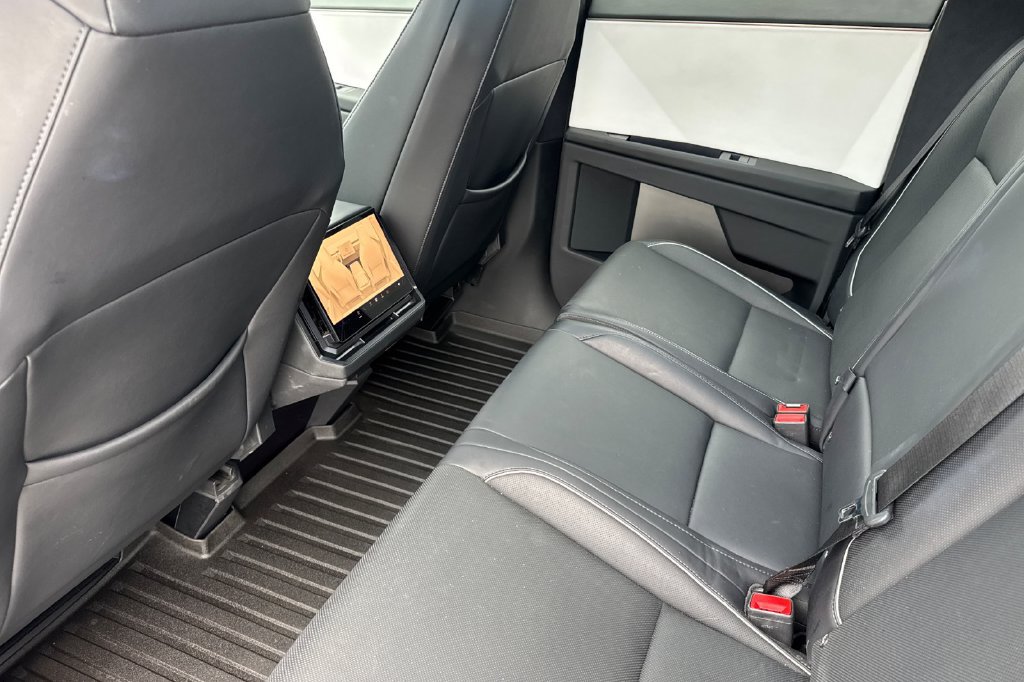 Used 2024 Tesla Cybertruck AWD Crew Cab image 11
