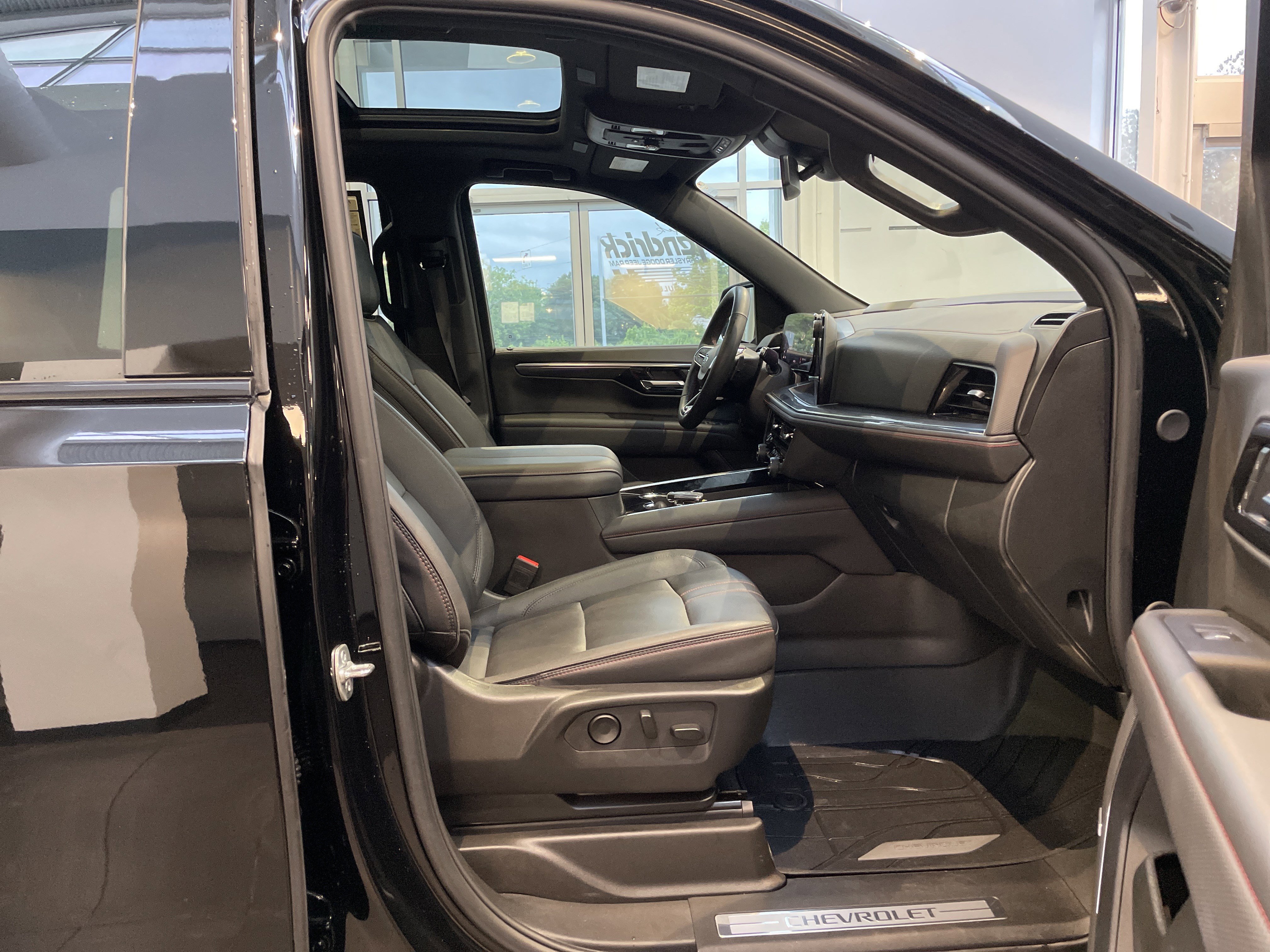 Used 2025 Chevrolet Tahoe RST w/ Comfort Package RWD image 43