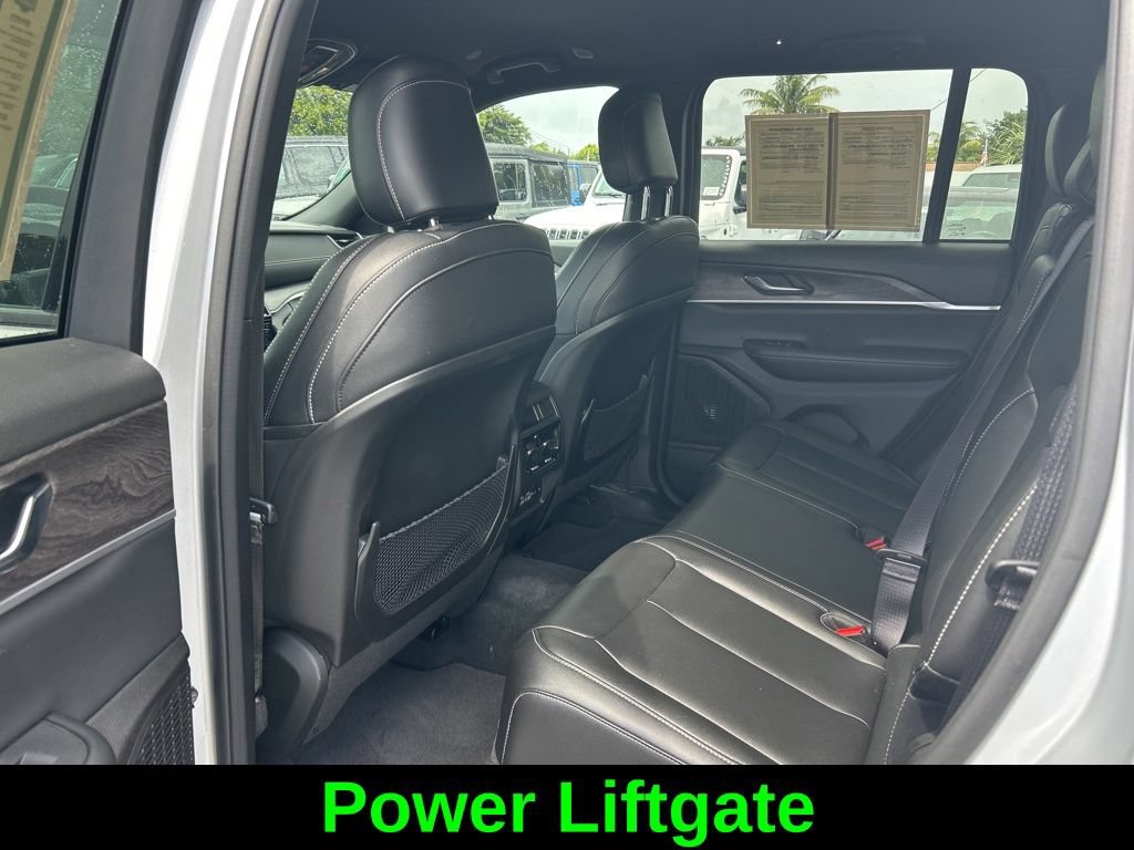 Certified 2024 Jeep Grand Cherokee Limited w/ Black Appearance Package RWD image 33