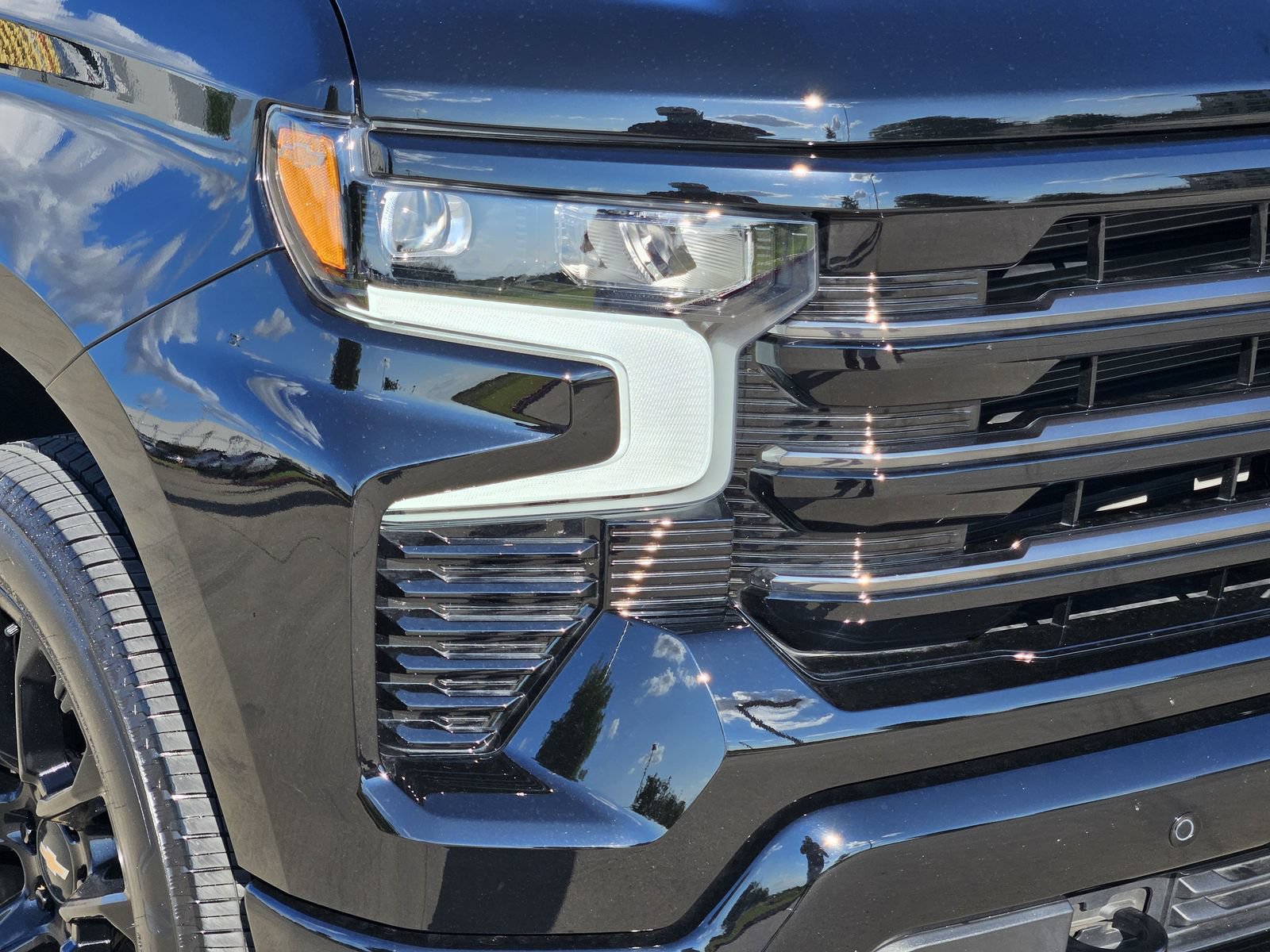 Certified 2025 Chevrolet Silverado 1500 High Country w/ High Country Premium Package AWD/4WD image 10