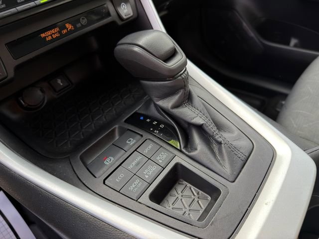 Used 2022 Toyota RAV4 XLE image 27