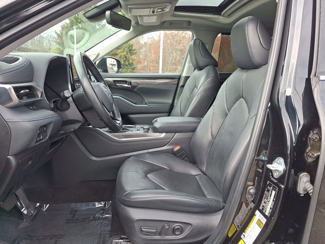 Used 2023 Toyota Highlander Limited image 13