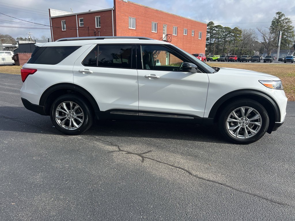 Used 2024 Ford Explorer Limited image 3