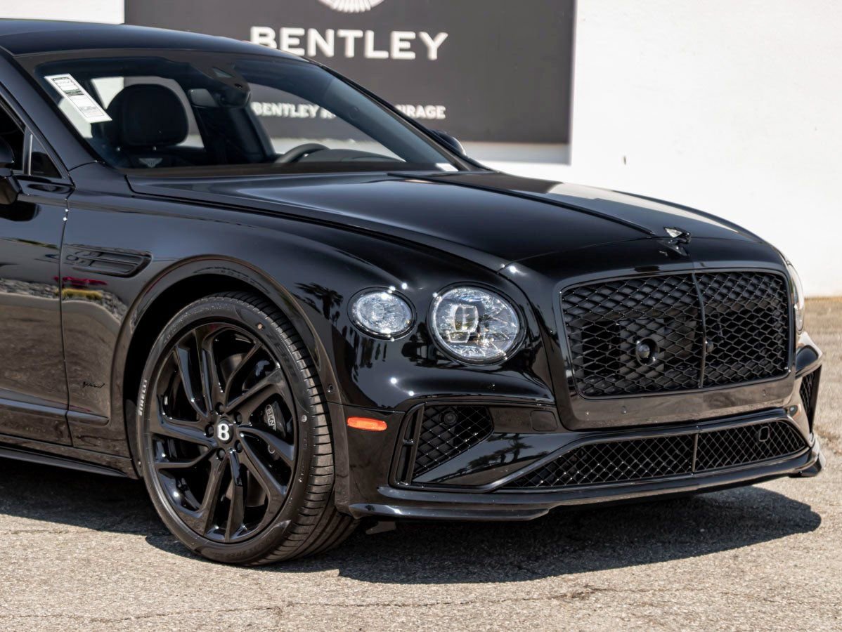Used 2025 Bentley Flying Spur Plug-In Hybrid image 8