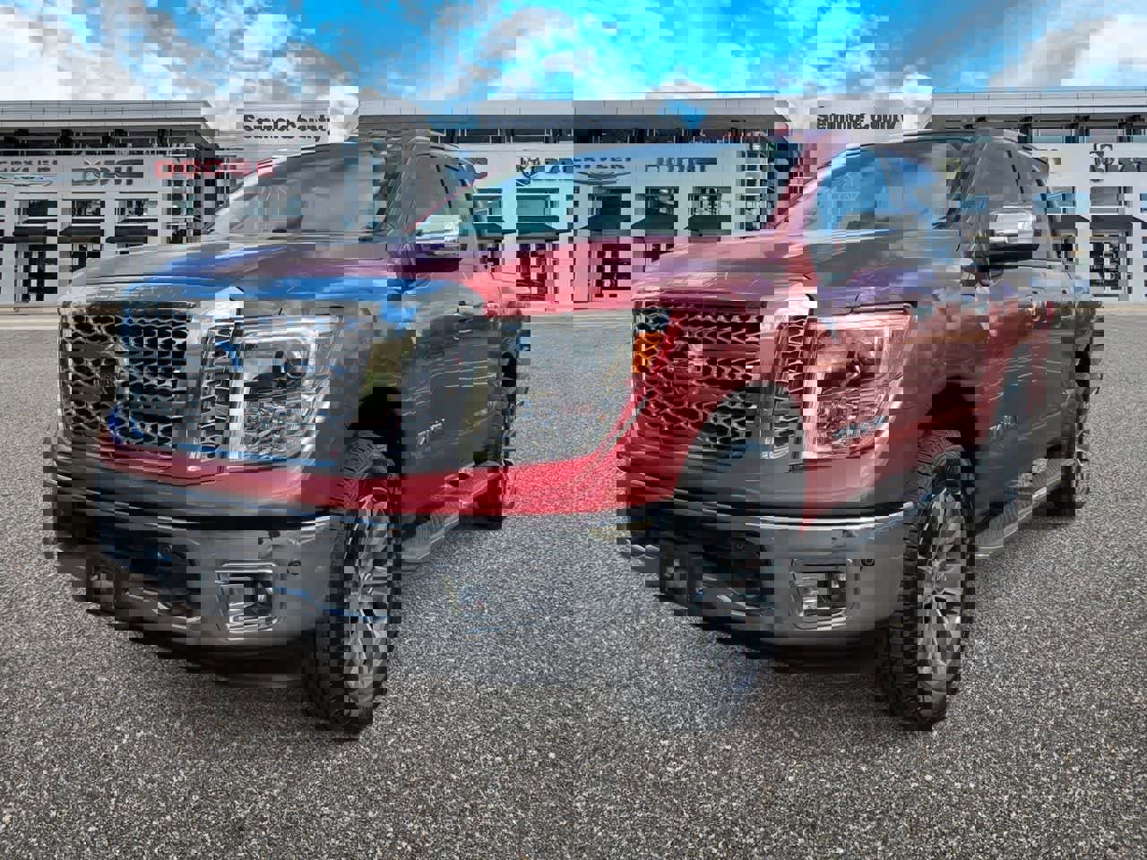 Used 2018 Nissan Titan SL image 4