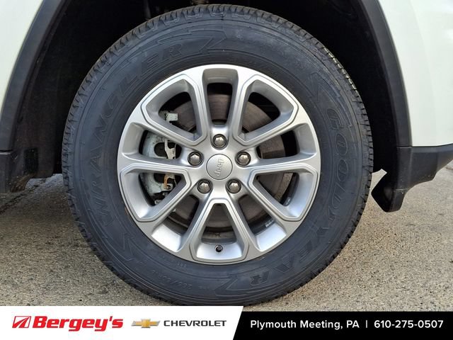 Used 2022 Jeep Grand Cherokee Laredo X AWD/4WD image 10