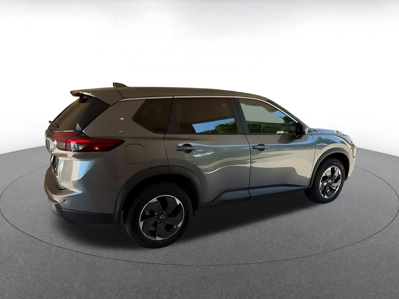 Used 2025 Nissan Rogue SV AWD/4WD image 14