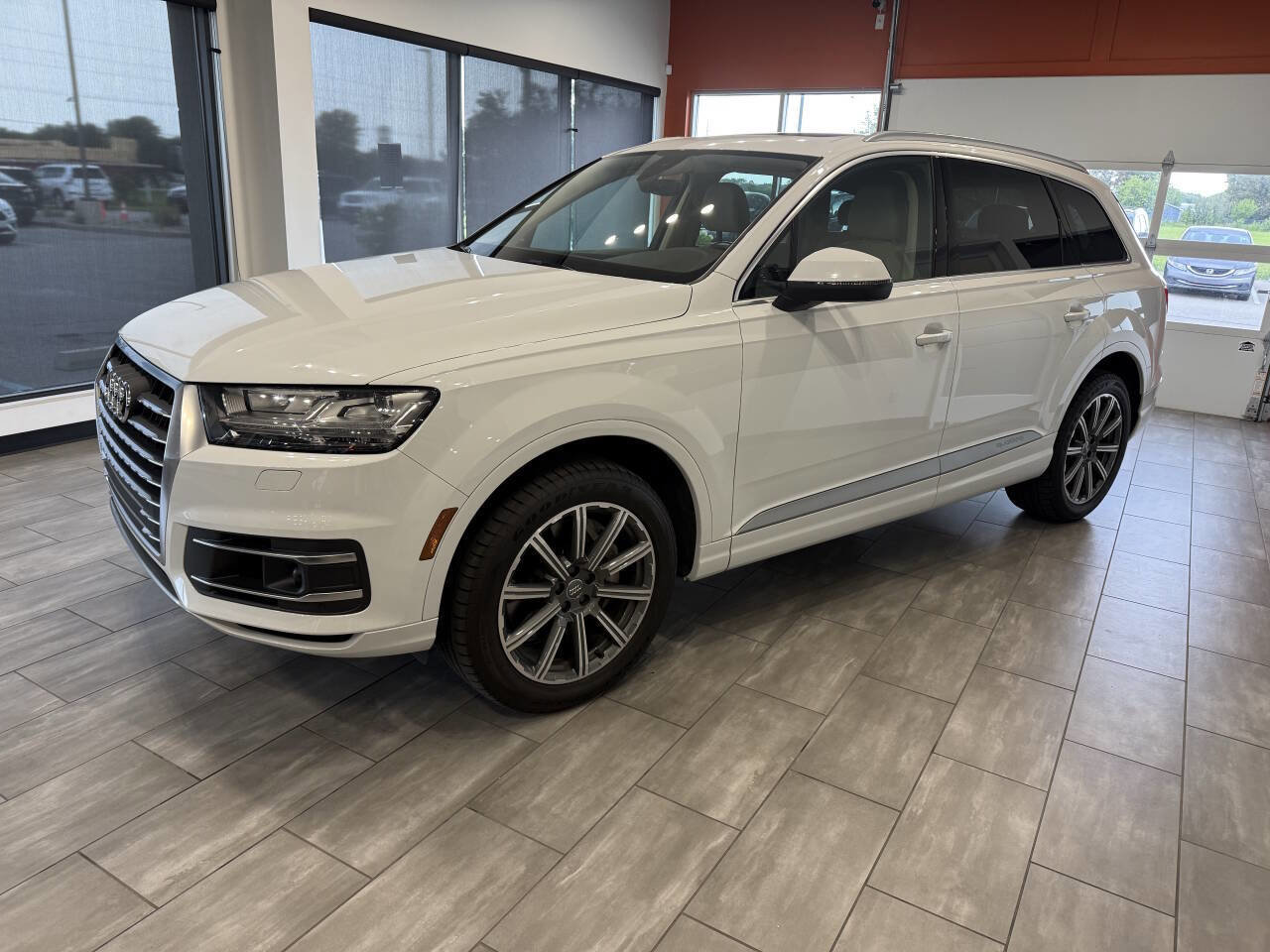 Used 2017 Audi Q7 3.0T Premium Plus image 4