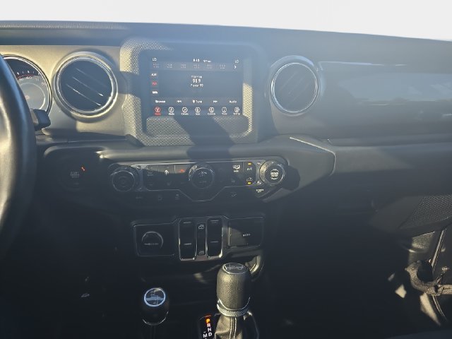 Used 2019 Jeep Wrangler Unlimited Sahara w/ Cold Weather Group AWD/4WD image 22