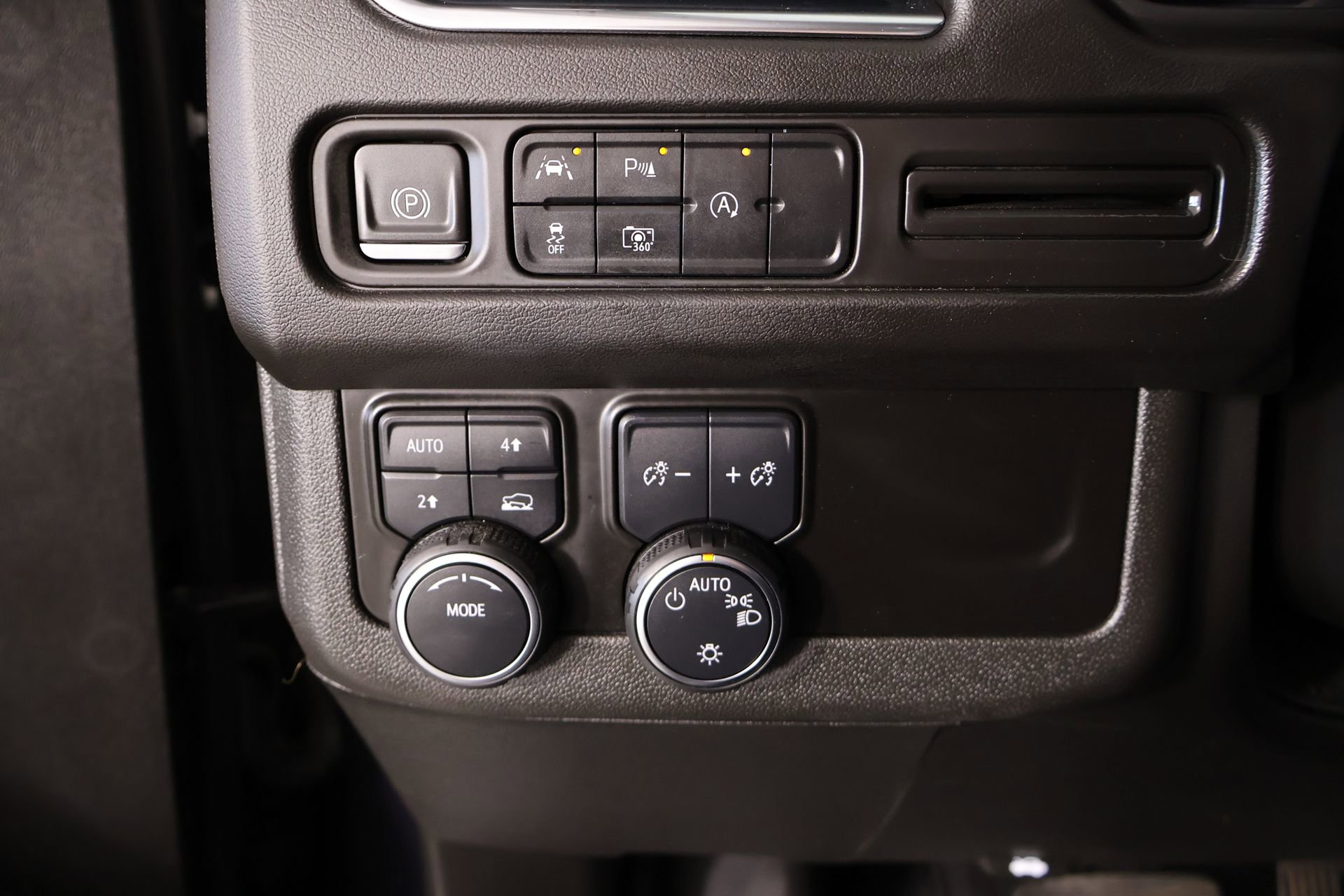 Used 2023 Chevrolet Suburban LT w/ Luxury Package image 8