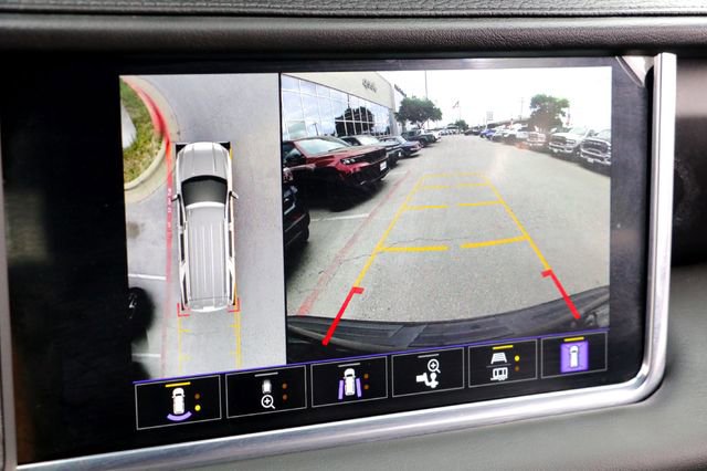 Used 2022 GMC Yukon Denali w/ Denali Premium Package image 17