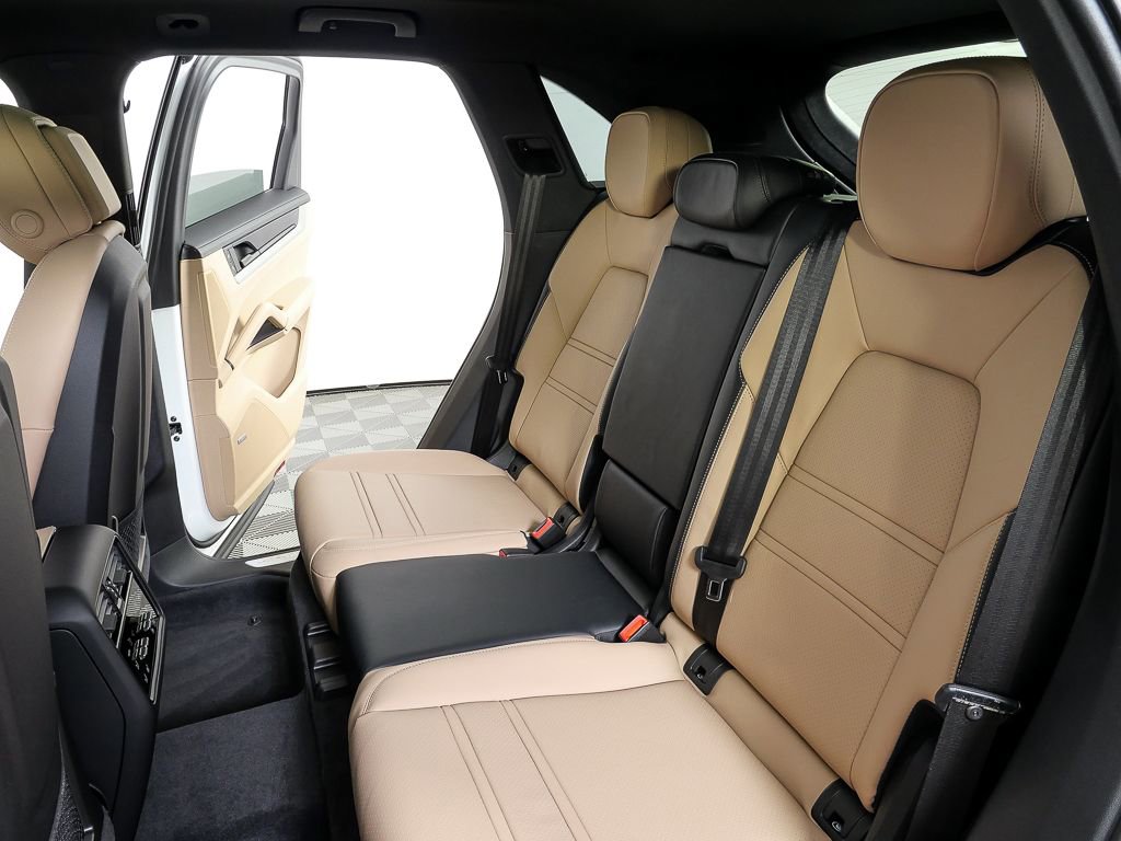New 2026 Porsche Cayenne image 23