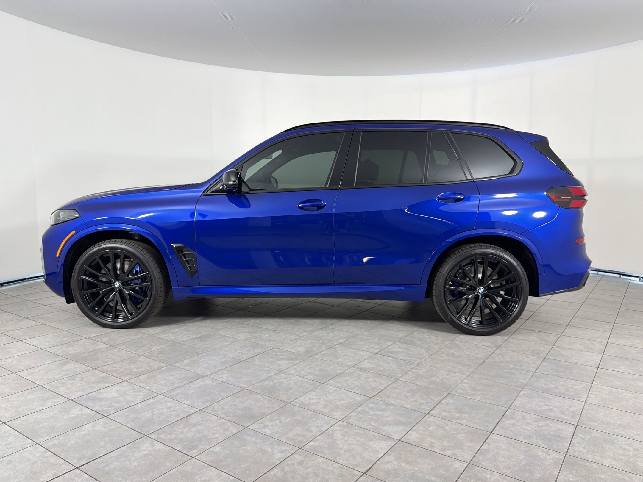 New 2026 BMW X5 M60i AWD/4WD image 2