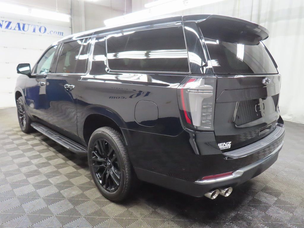 Used 2025 Chevrolet Suburban Premier AWD/4WD image 5