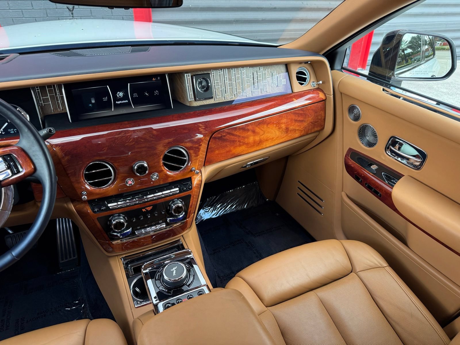 Used 2018 Rolls-Royce Phantom Extended Wheelbase RWD image 35