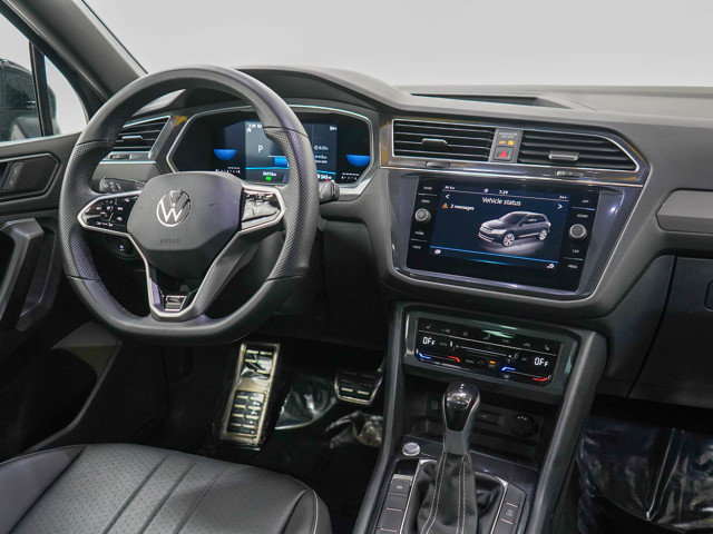 Used 2023 Volkswagen Tiguan SE R-Line image 12