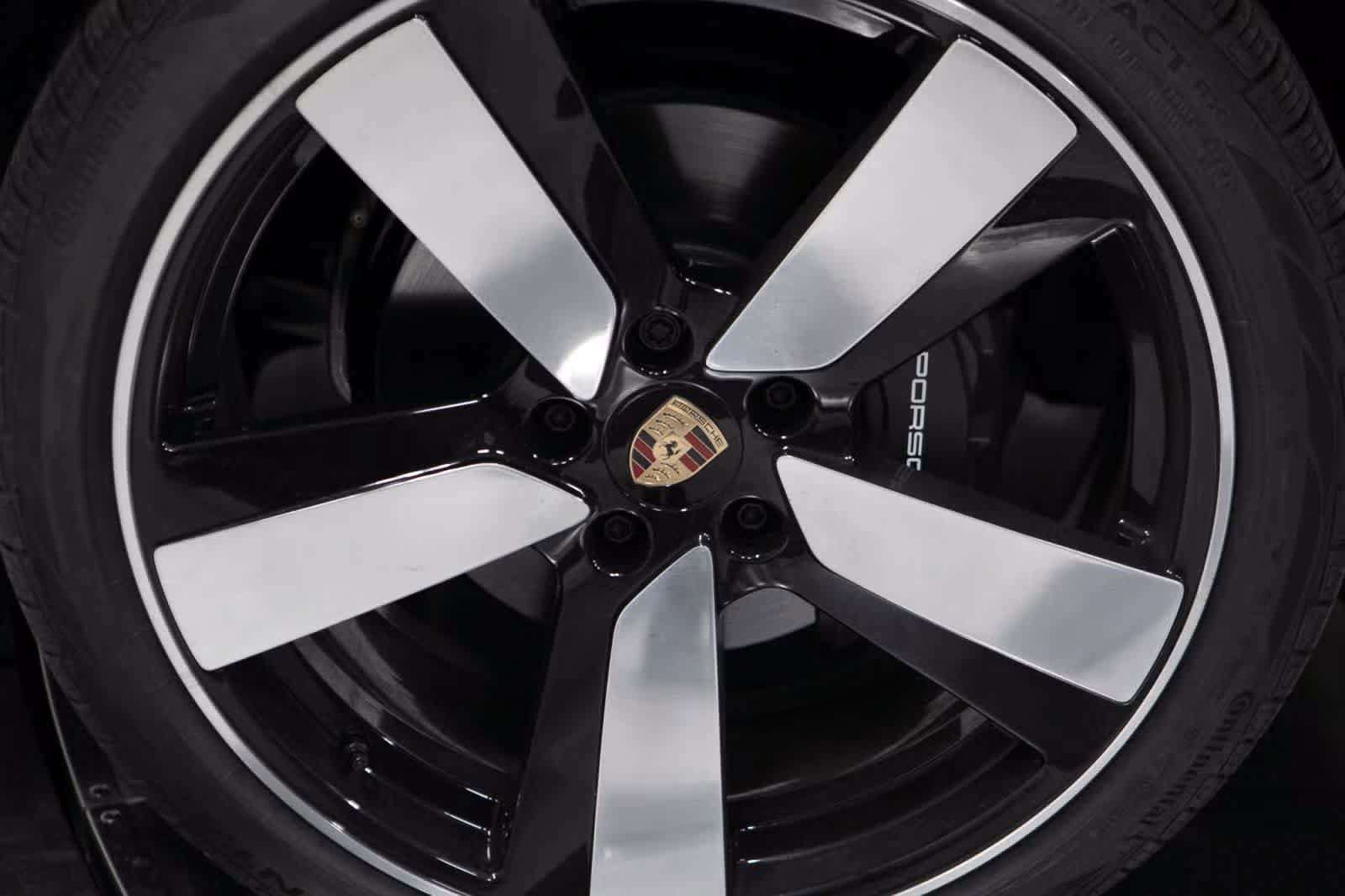 Certified 2025 Porsche Macan 4 Electric AWD/4WD image 11