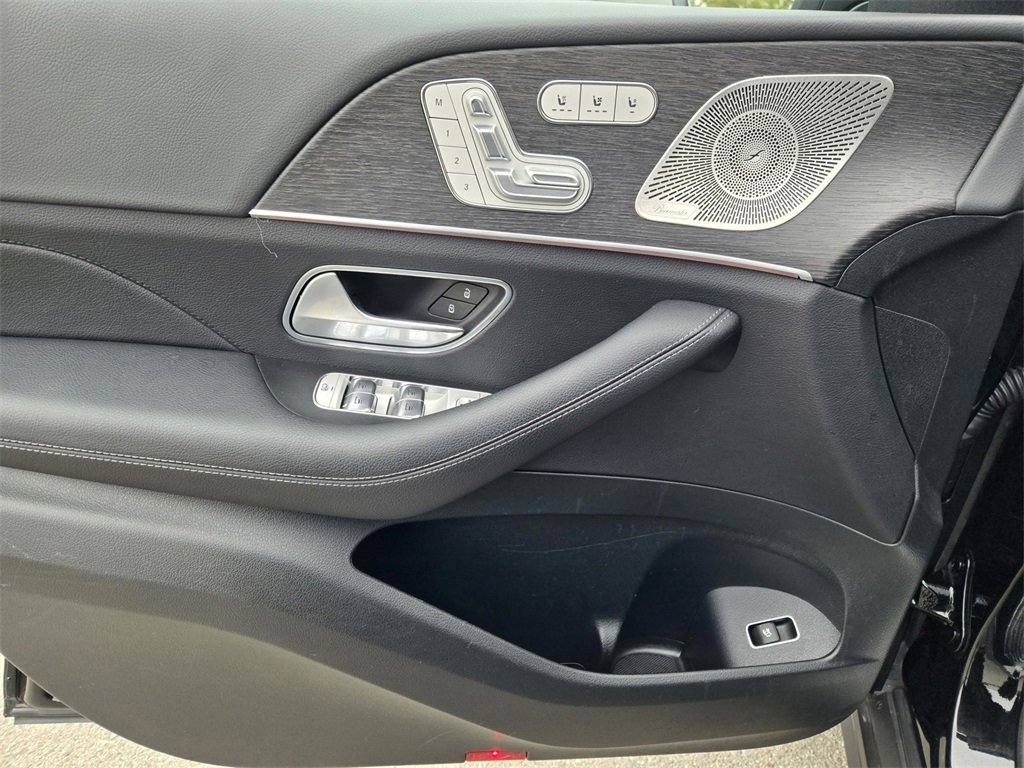 Used 2025 Mercedes-Benz GLS 450 4MATIC image 17