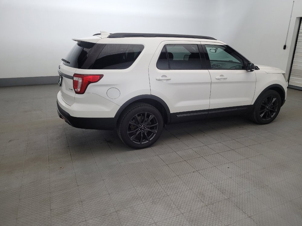 Used 2017 Ford Explorer XLT w/ Equipment Group 202A AWD/4WD image 10