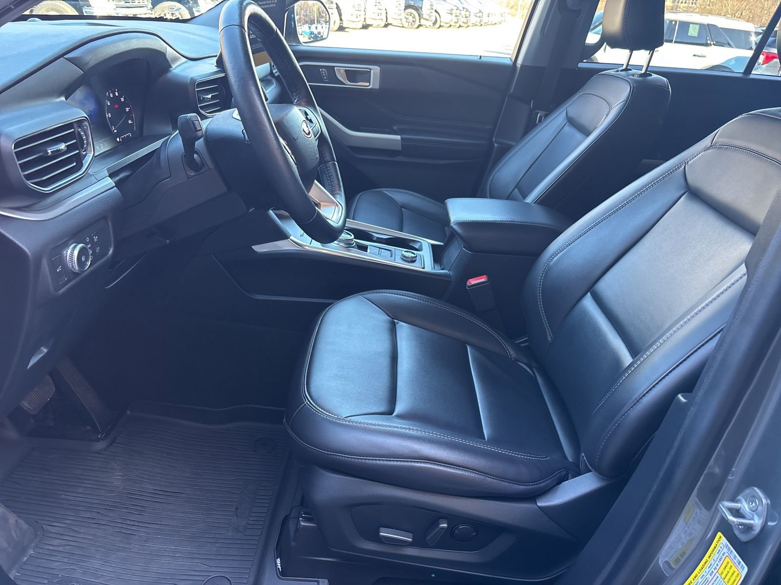 Certified 2022 Ford Explorer XLT w/ Equipment Group 202A image 16