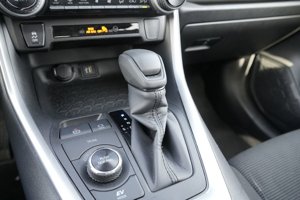 Used 2025 Toyota RAV4 LE image 29