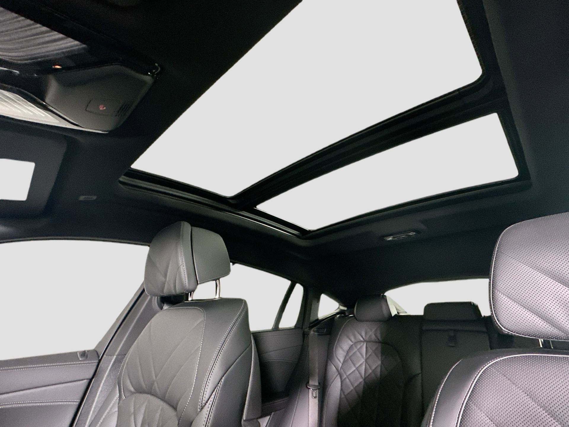 New 2026 BMW X6 xDrive40i w/ Executive Package image 22