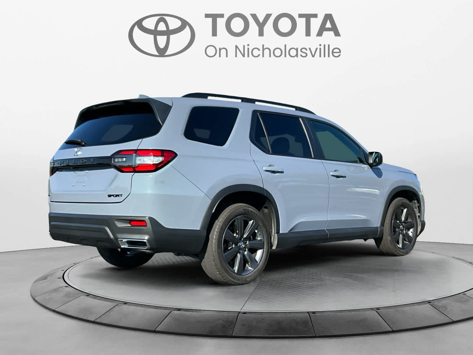 Used 2023 Honda Pilot Sport image 5