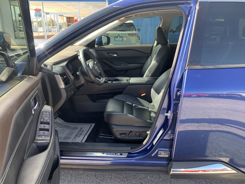Used 2023 Nissan Rogue SL w/ SL Premium Package image 16