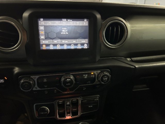 Used 2019 Jeep Wrangler Unlimited Sahara image 15