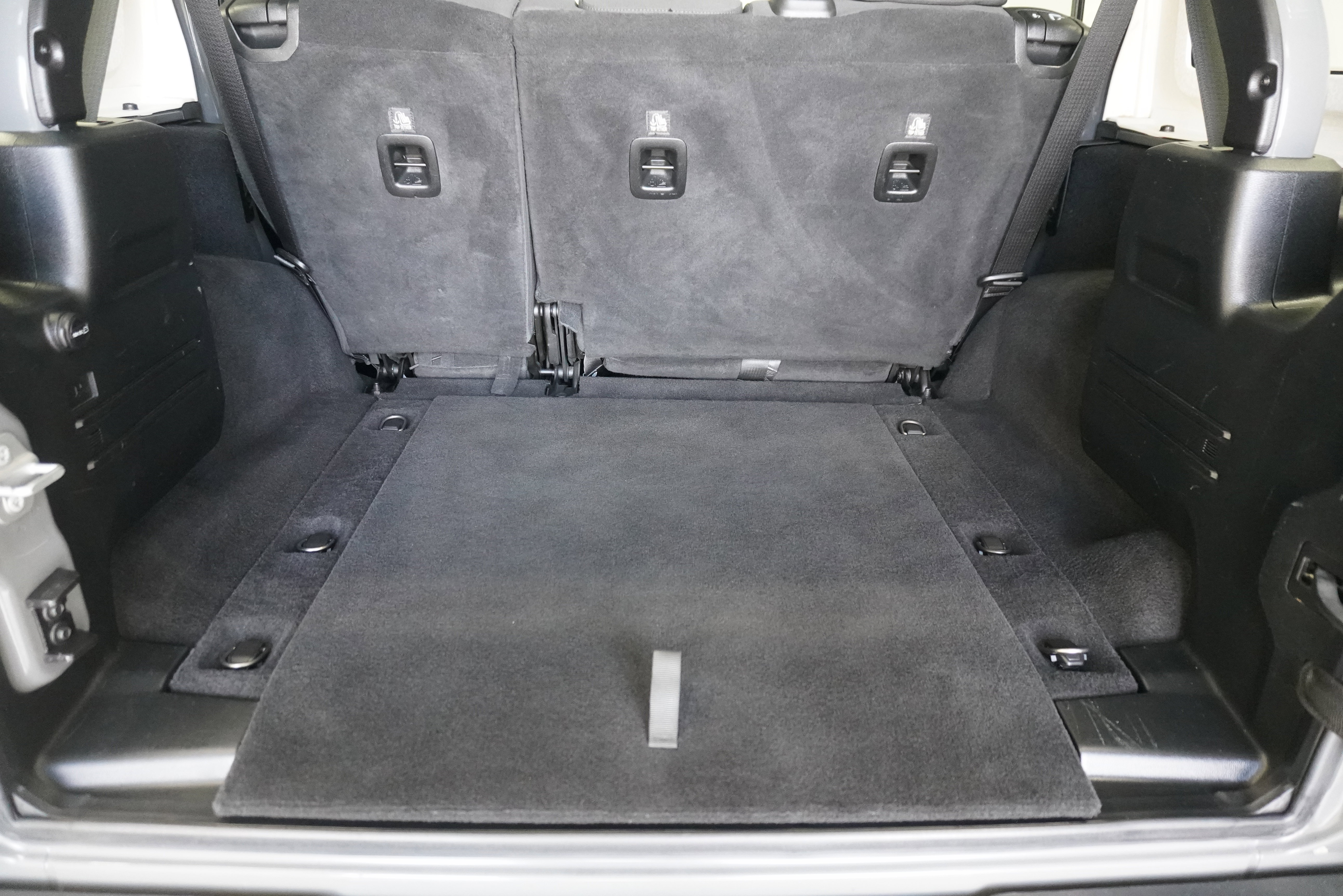 Used 2020 Jeep Wrangler Unlimited Sahara AWD/4WD image 26